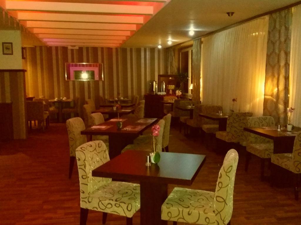 Abant Hotel Frankfurt Obertshausen Bagian luar foto