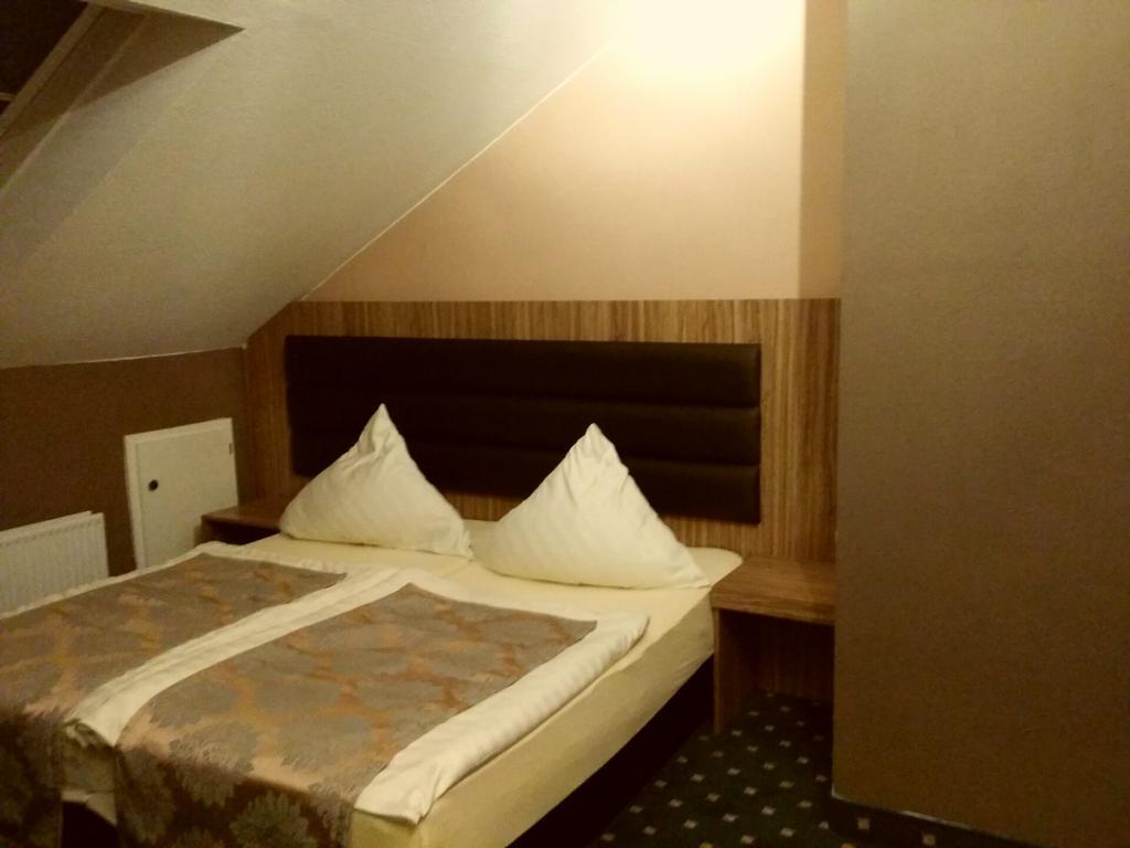 Abant Hotel Frankfurt Obertshausen Bagian luar foto