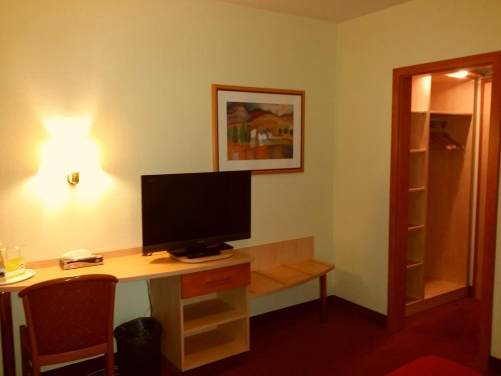 Abant Hotel Frankfurt Obertshausen Bagian luar foto