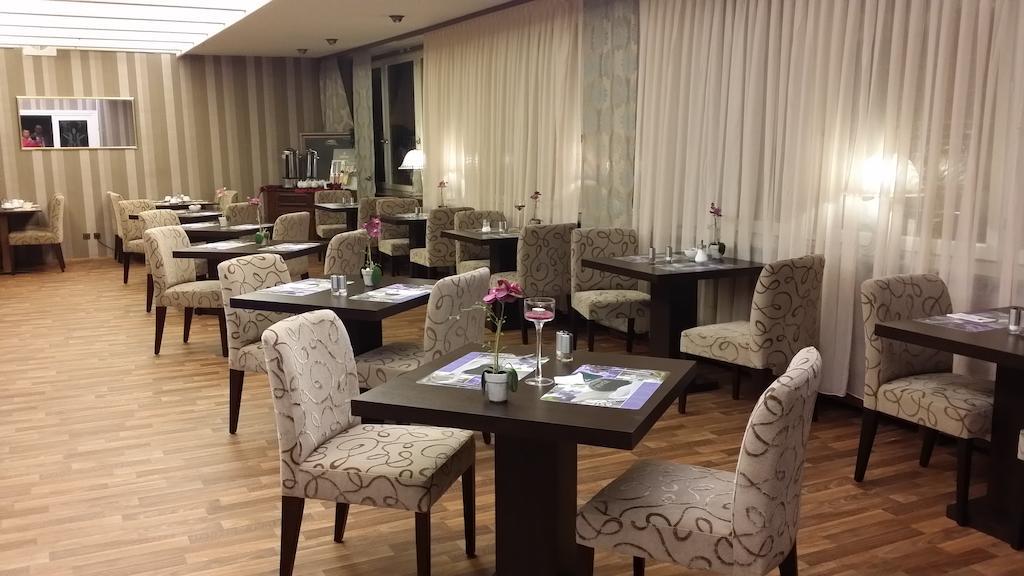 Abant Hotel Frankfurt Obertshausen Bagian luar foto
