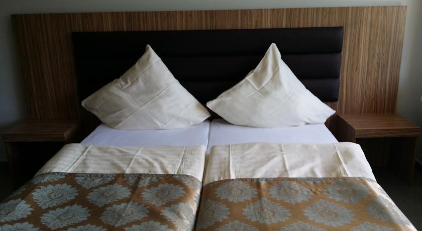 Abant Hotel Frankfurt Obertshausen Bagian luar foto
